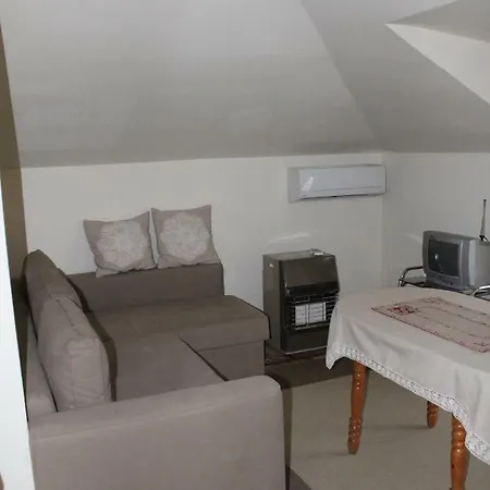 Paradise Corner פומורי