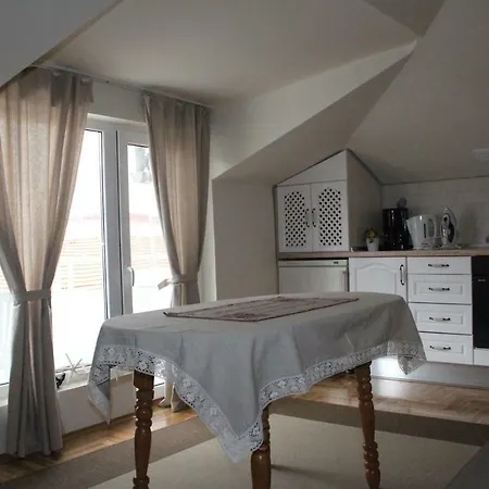 Paradise Corner פומורי